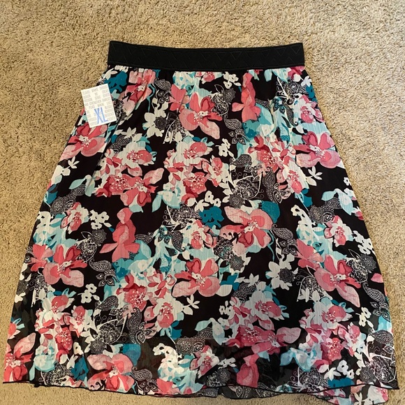 Xl Lularoe Lola skirt (floral) - Picture 2 of 4